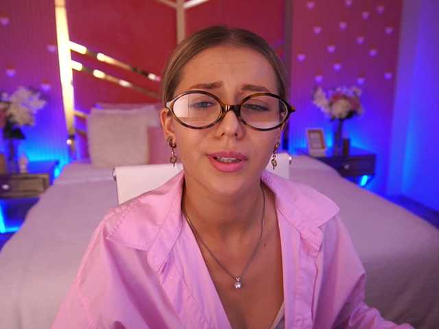 LoveeDove live cam on BongaCams