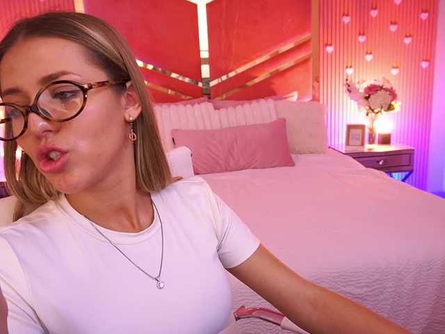 LoveeDove live cam on BongaCams