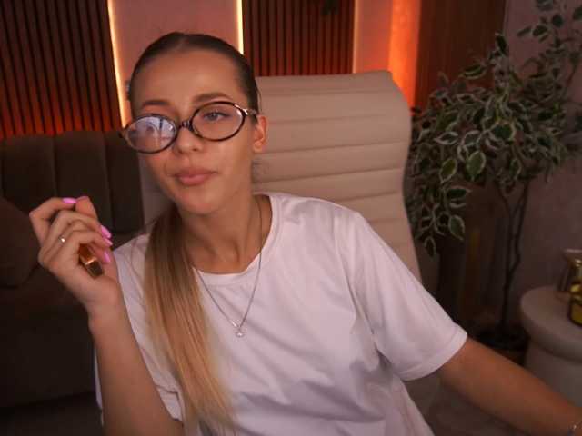 LoveeDove live cam on BongaCams