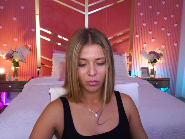LoveeDove live webcam show