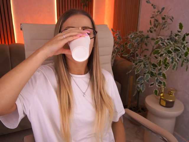 LoveeDove live cam on BongaCams