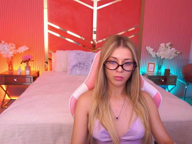 LoveeDove live cam on BongaCams