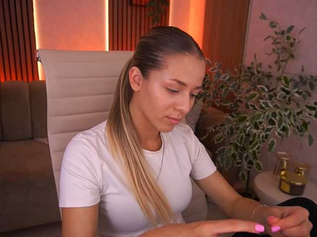LoveeDove live cam on BongaCams