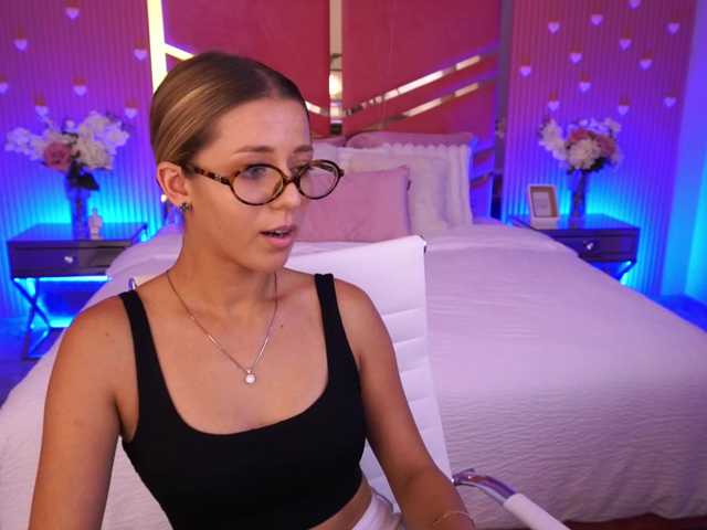 LoveeDove live cam on BongaCams