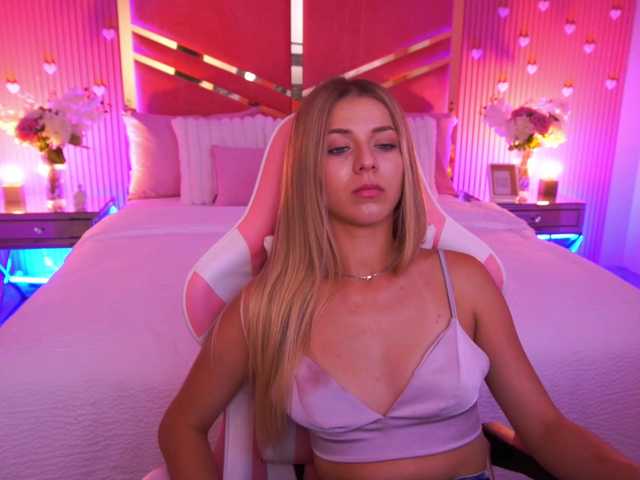 LoveeDove live cam on BongaCams