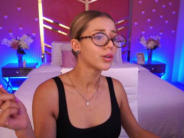 LoveeDove live cam on BongaCams