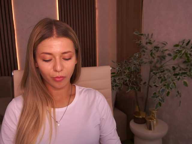 LoveeDove live webcam show