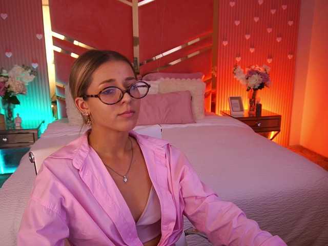 LoveeDove live cam on BongaCams