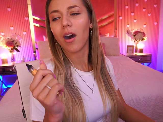 LoveeDove live cam on BongaCams