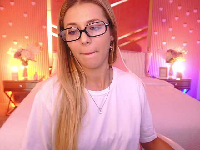 LoveeDove live cam on BongaCams