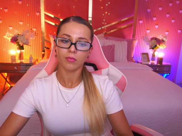 LoveeDove live cam on BongaCams