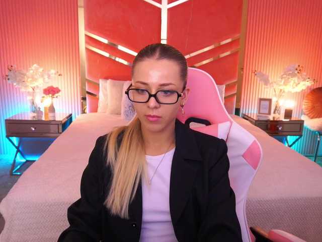 LoveeDove live cam on BongaCams