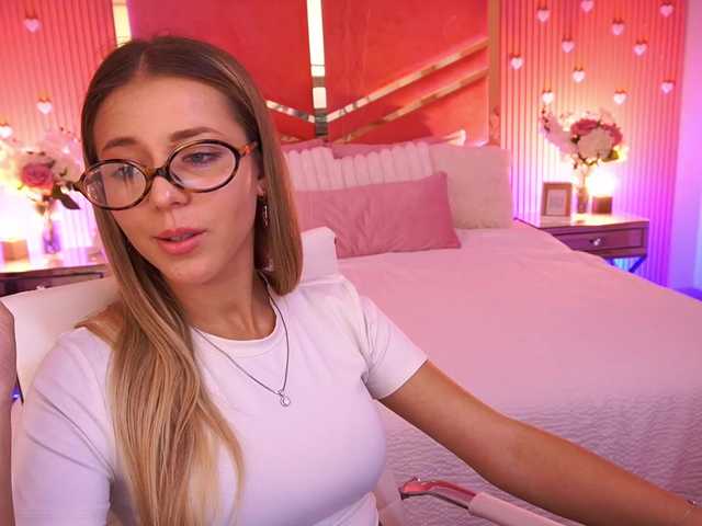 LoveeDove live cam on BongaCams