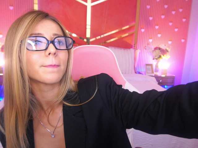 LoveeDove live cam on BongaCams