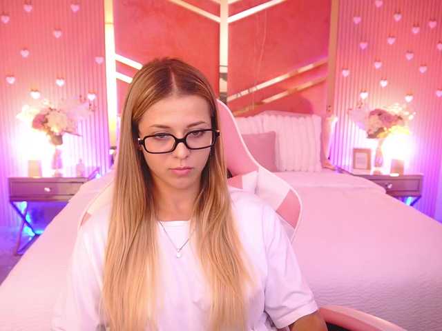 LoveeDove live cam on BongaCams