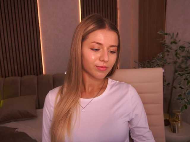 LoveeDove live webcam show