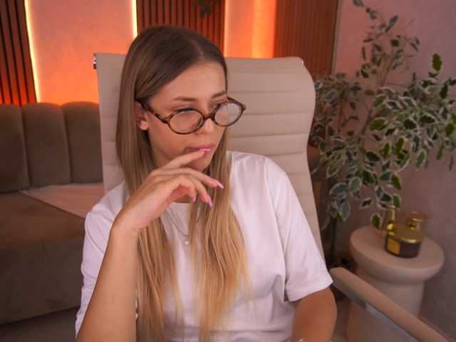 LoveeDove live cam on BongaCams