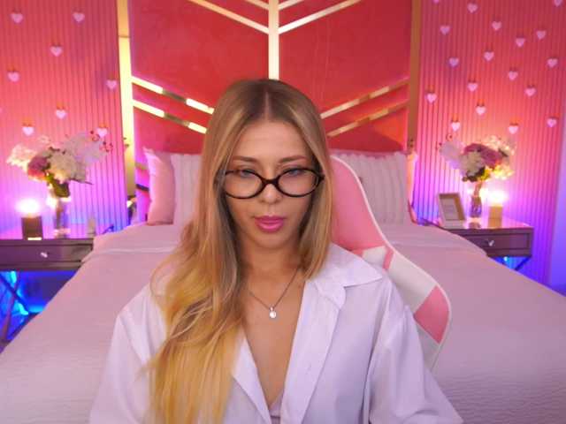 LoveeDove live cam on BongaCams