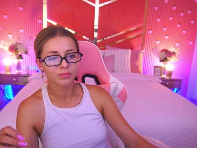 LoveeDove live cam on BongaCams