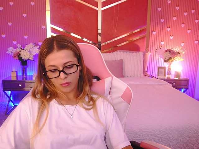 LoveeDove live cam on BongaCams