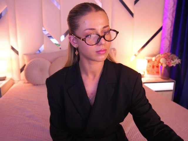 LoveeDove live cam on BongaCams