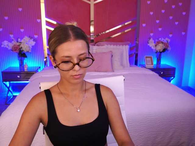 LoveeDove live cam on BongaCams
