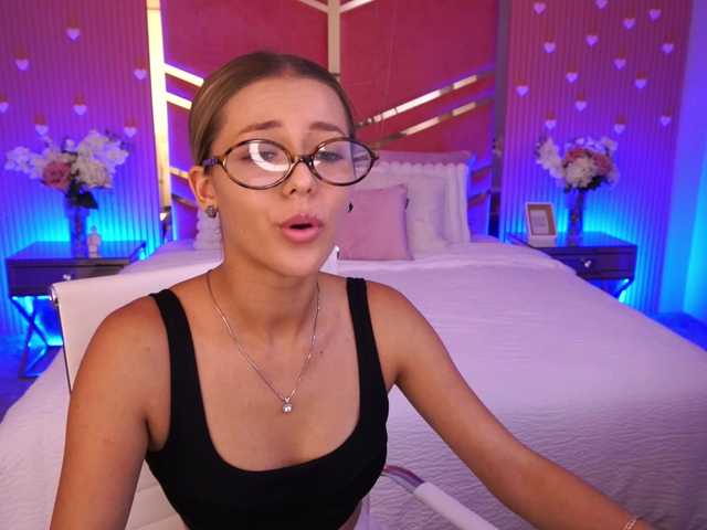 LoveeDove live cam on BongaCams