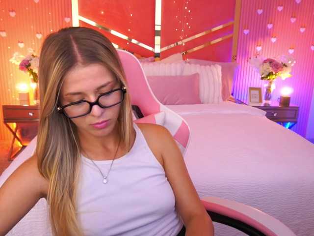 LoveeDove live cam on BongaCams