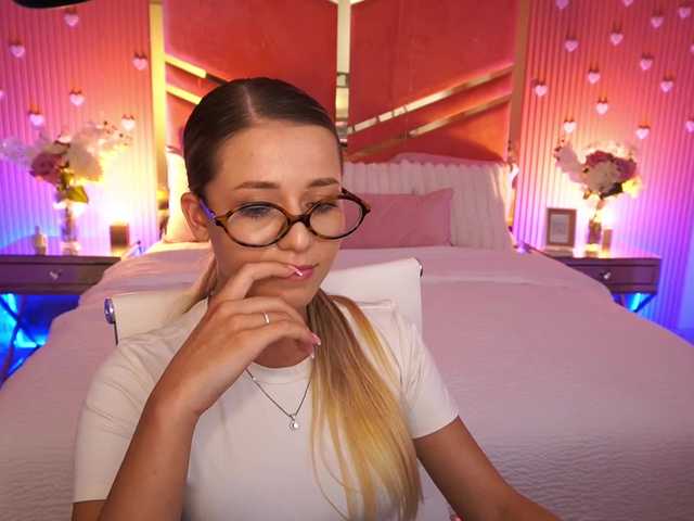 LoveeDove live webcam show
