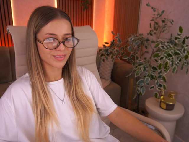 LoveeDove live cam on BongaCams