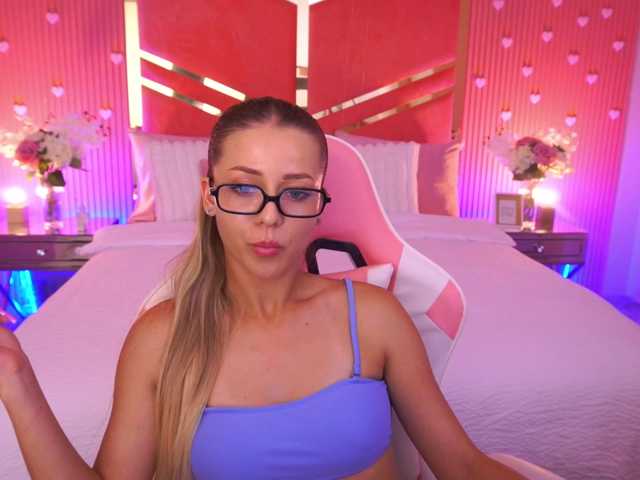 LoveeDove live cam on BongaCams