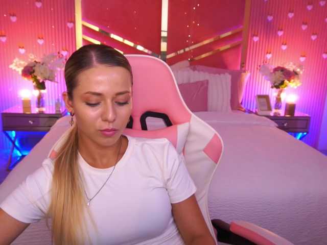 LoveeDove live cam on BongaCams