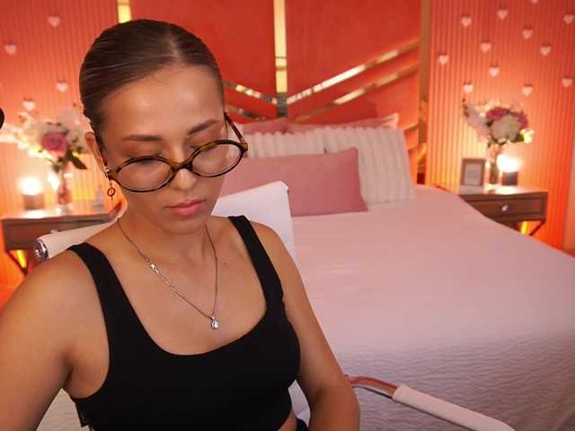 LoveeDove live cam on BongaCams
