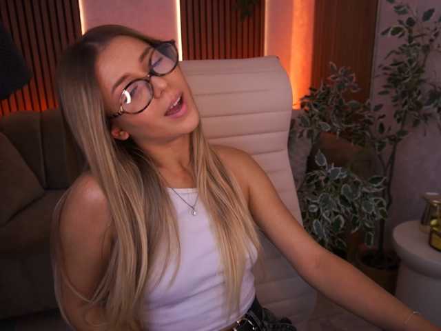 LoveeDove live cam on BongaCams