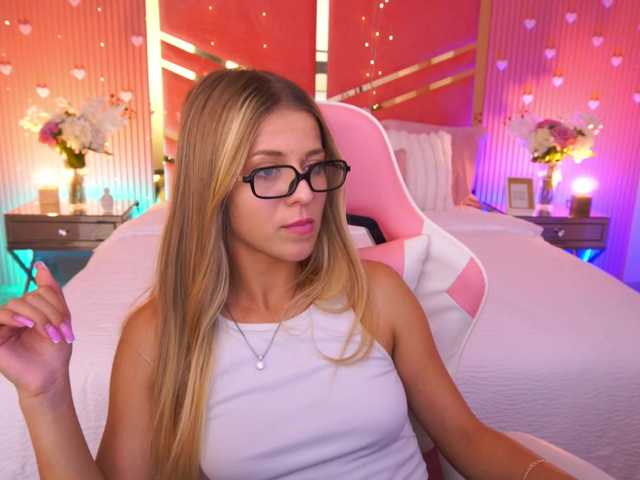 LoveeDove live cam on BongaCams