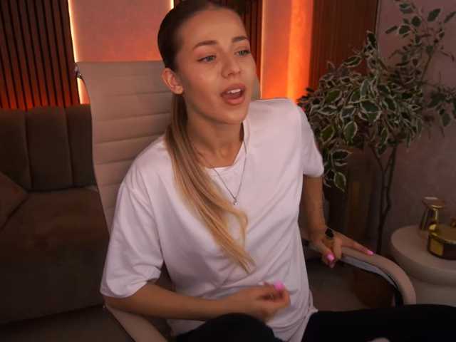 LoveeDove live cam on BongaCams