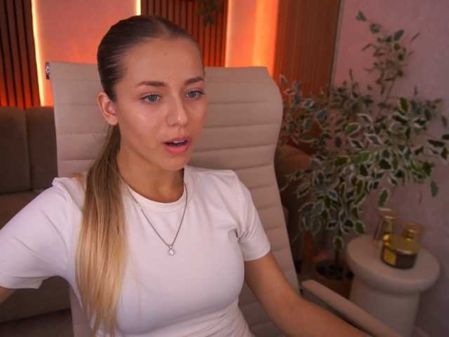 LoveeDove live cam on BongaCams
