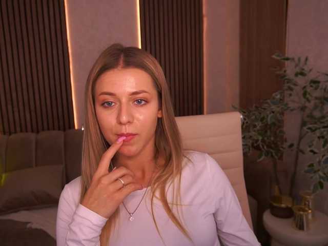 LoveeDove live cam on BongaCams