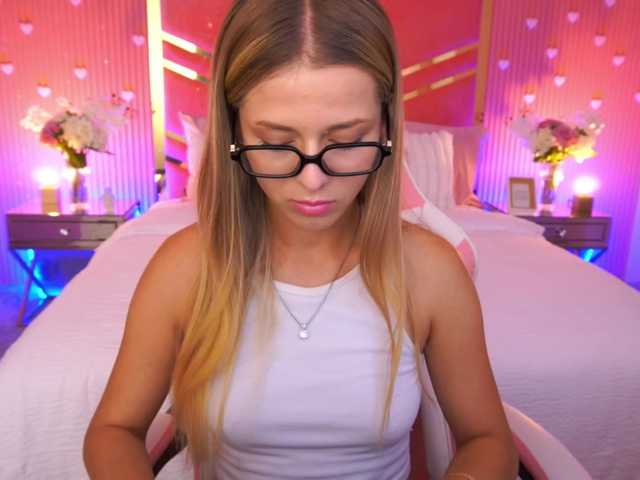 LoveeDove live cam on BongaCams