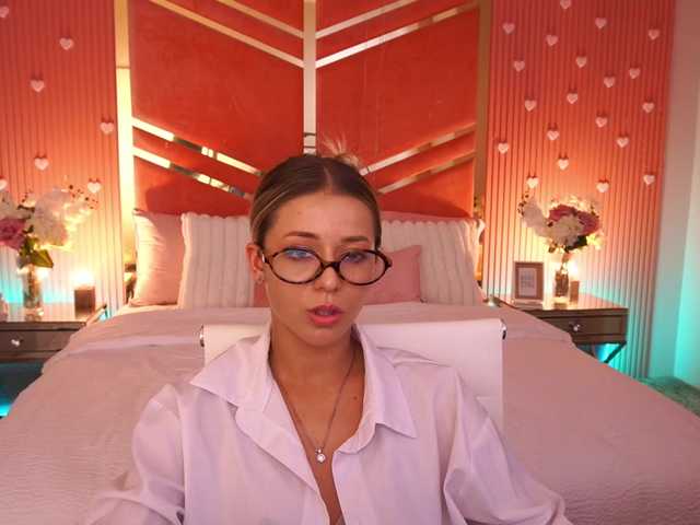LoveeDove live cam on BongaCams