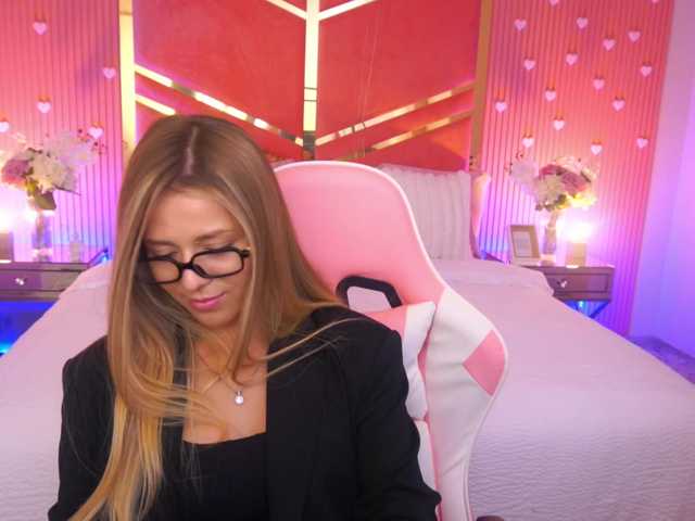 LoveeDove live cam on BongaCams