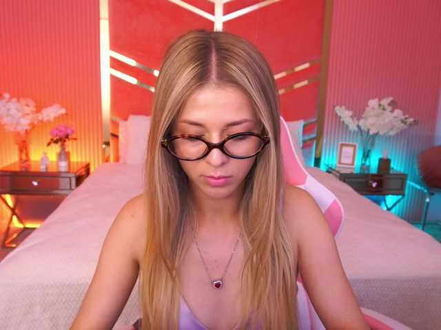 LoveeDove live cam on BongaCams