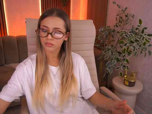 LoveeDove webcam