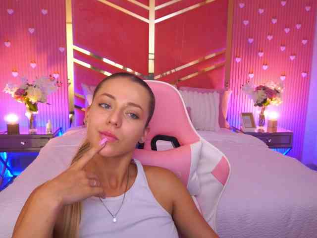 LoveeDove webcam