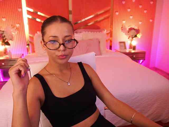 LoveeDove webcam