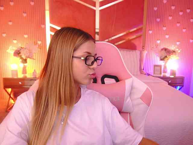LoveeDove webcam