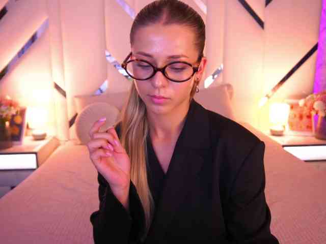 LoveeDove webcam