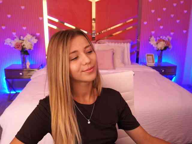 LoveeDove webcam
