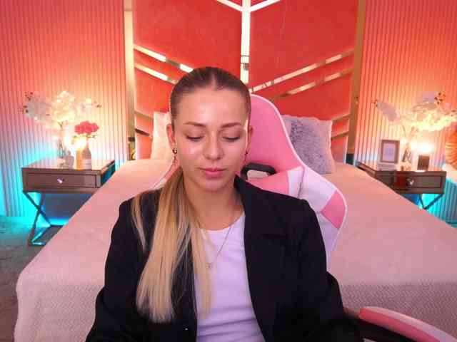 LoveeDove webcam