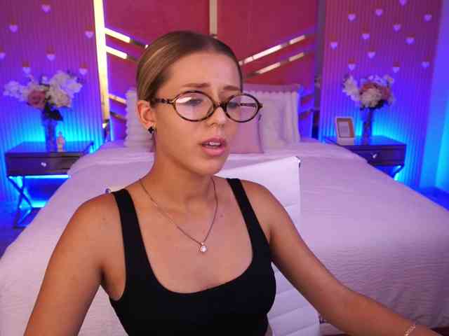 LoveeDove webcam
